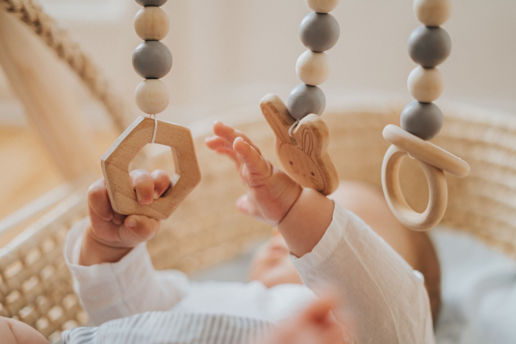 Holzspielzeug für Babys bis 12 Monate