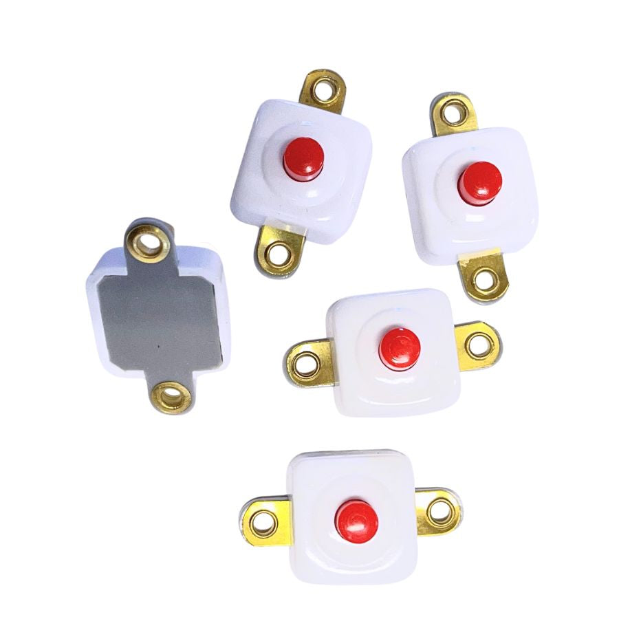 5 Klingeltasten eckig weiß mit rotem Drücker – 1 cm, Puppenhaus-Elektrik 3,5 V