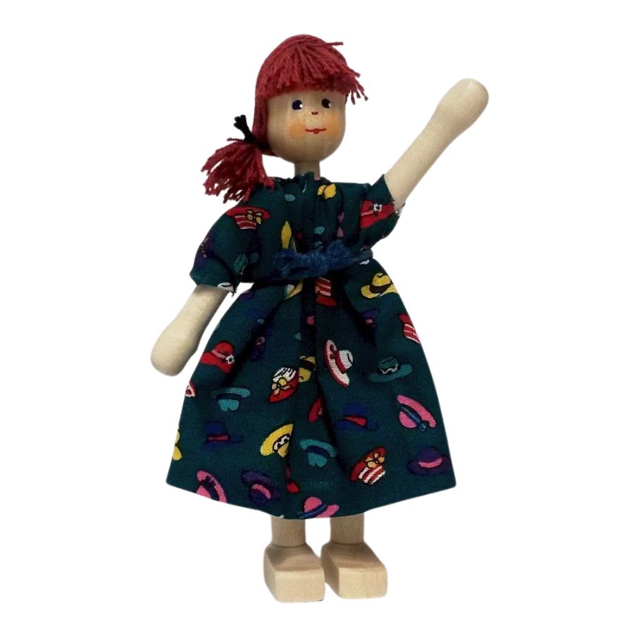 Mutter, Hutkleid grün, rote Haare