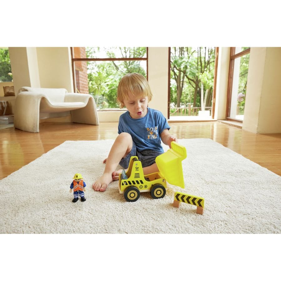 Hape Holzfahrzeug Hape Kipplaster – 3-teiliges Baustellen-Spielzeug aus Holz ab 2 Jahren