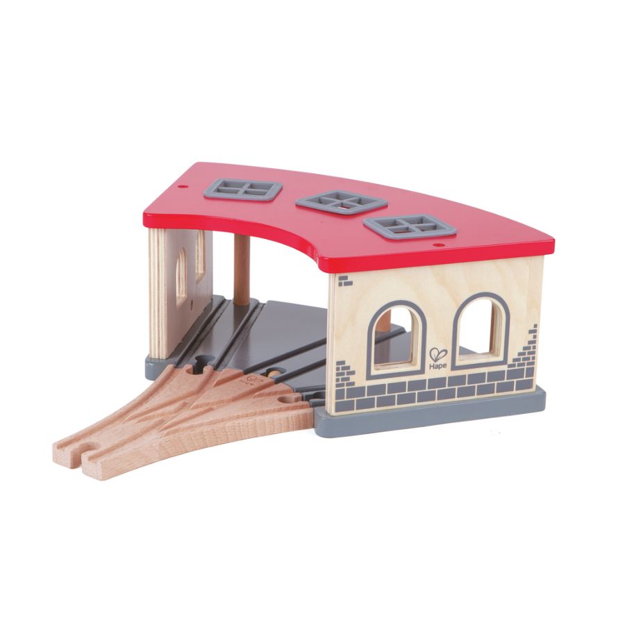 Hape Lokschuppen mit 3 Spuren – Holzeisenbahn Zubehör ab 3 Jahre