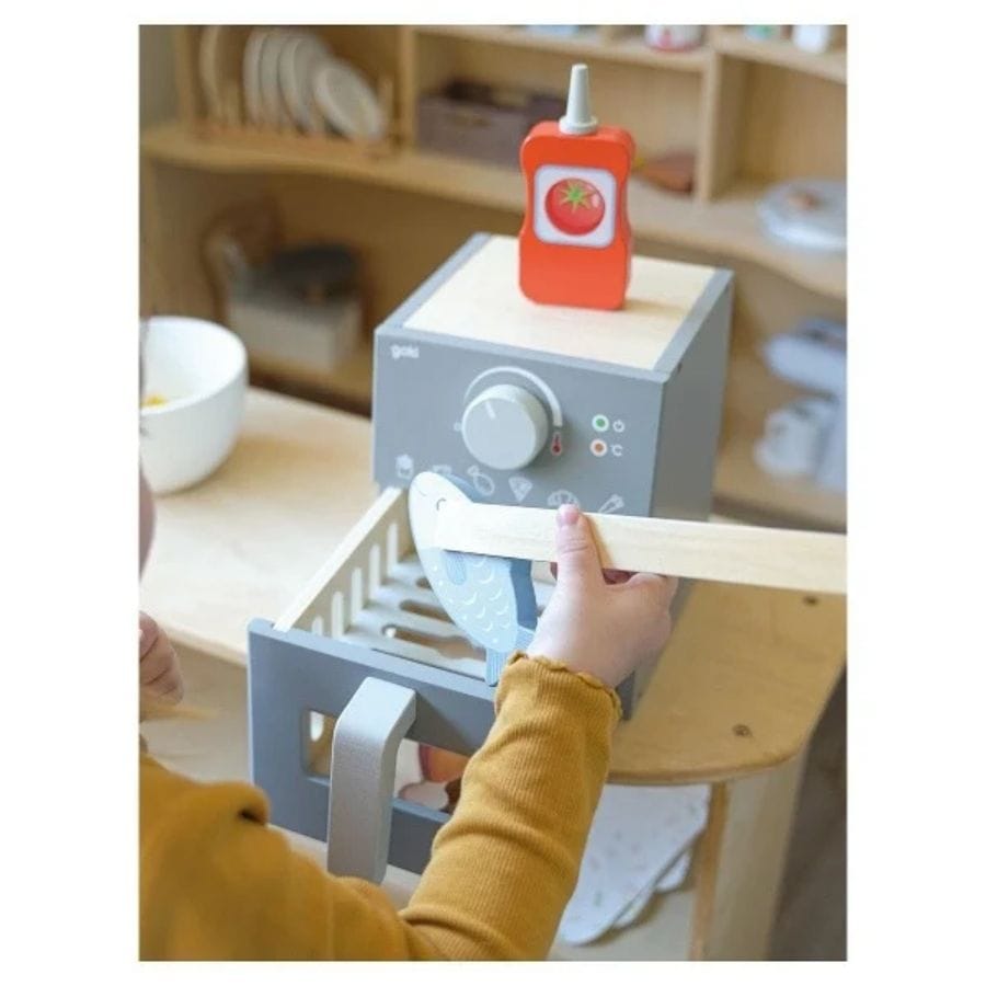 Goki Kinderküche goki Airfryer aus Holz mit Zubehör – Spielzeug-Heißluftfritteuse, ab 3 Jahre