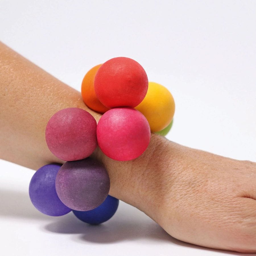 GRIMM'S Greifling Grimm's Regenbogen-Kugelgreifling – Greifspielzeug aus Holz für Babys, 12 bunte Holzkugeln