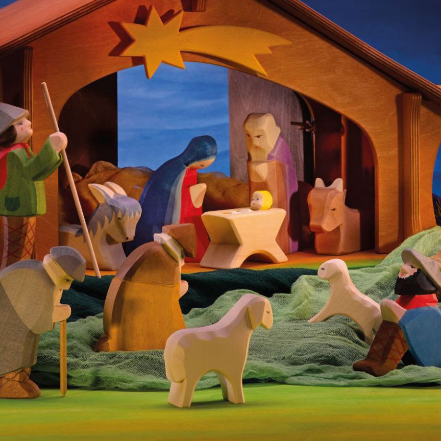 Krippenszene mit Holzfiguren von Ostheimer - Hirten und Schafe