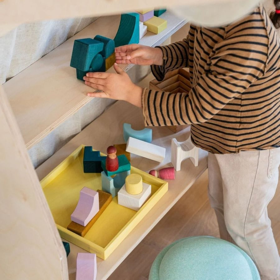 GRIMM'S Bausteine & Bauspielzeug Grimm’s Kleiner Baukasten Movement – Abstrakter Holzbaukasten, ab 1 Jahr