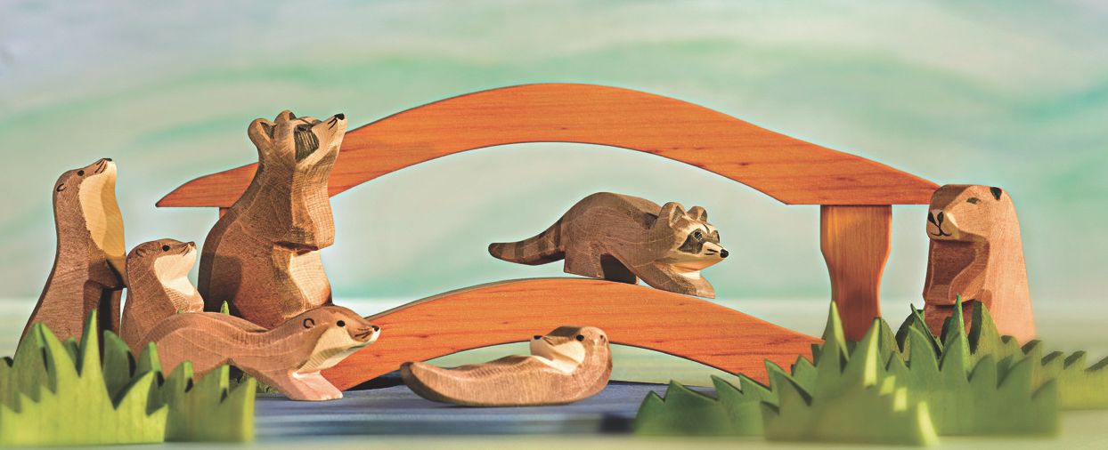 Szene Brücke mit Otter, Biber und Waschbär - Holzfiguren von Ostheimer