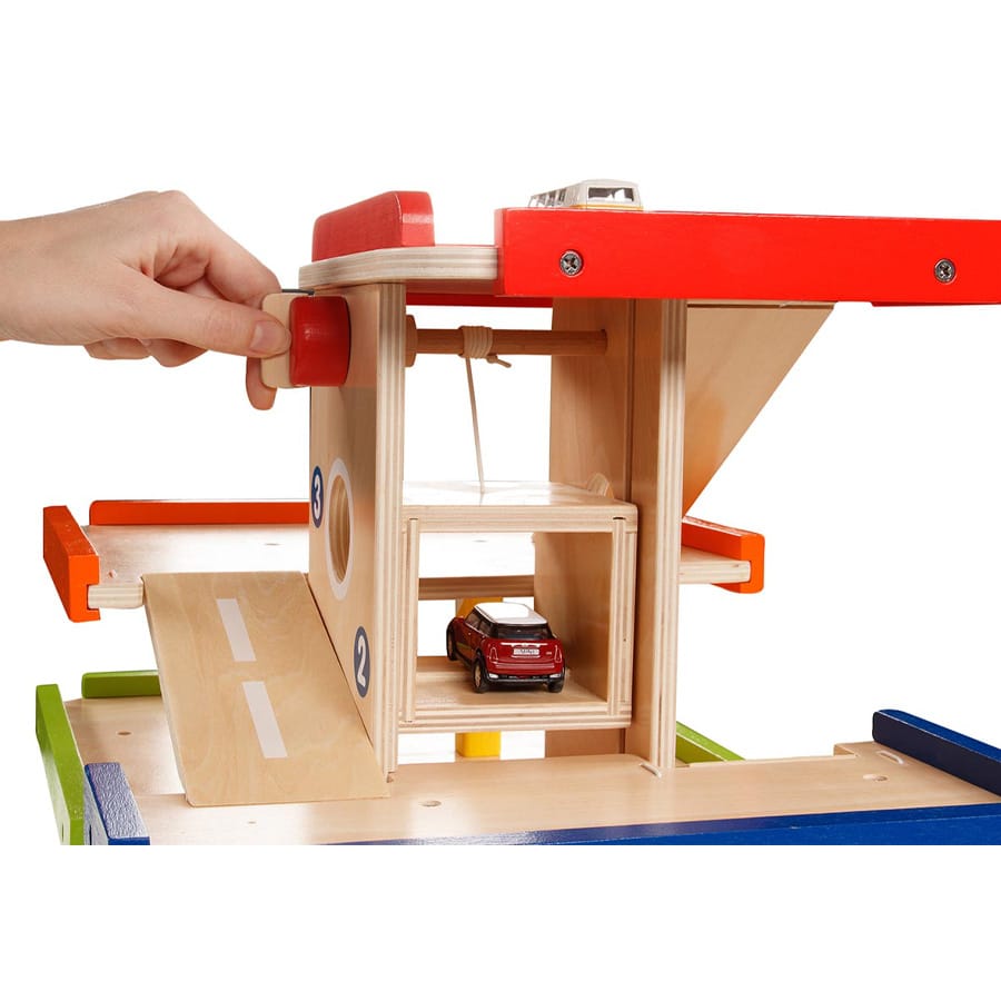Goki Spielfahrzeug-Zubehör Goki Parkhaus aus Holz, 3 Ebenen, mit Aufzug, Tankstelle & Waschanlage