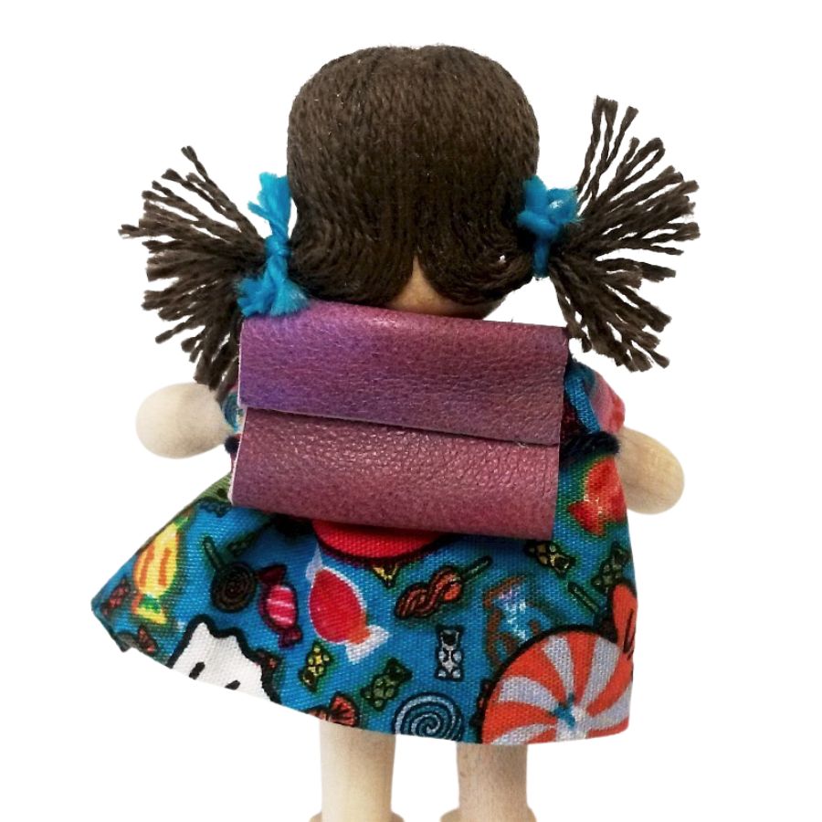Annedore Krebs Püppchen Mädchen mit Schulranzen, braunes Haar – Erzgebirge, Holzfigur ab 3 Jahre