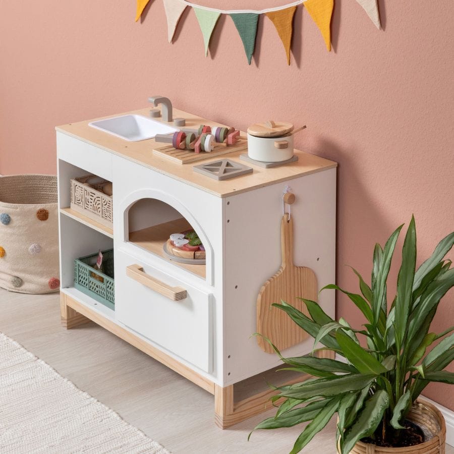 Musterkind Kinderküche Musterkind Spielküche Taxus weiß/natur – Kinderküche aus Holz mit Pizzaofen ab 3 Jahren
