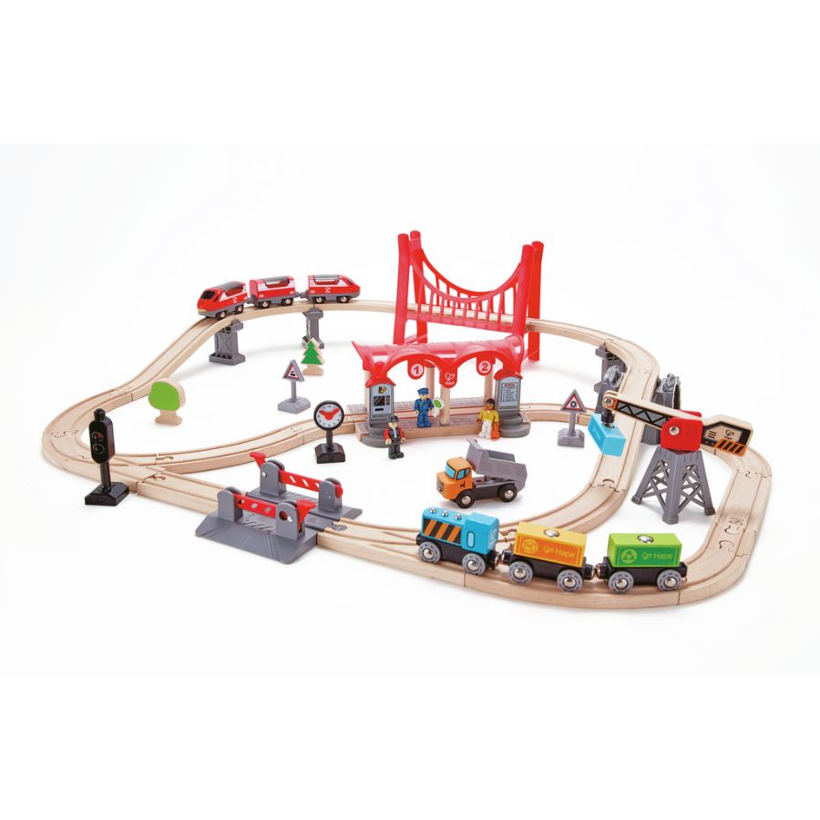 Hape – Eisenbahn-Set „Verkehrsreiche Stadt“, Holzbahn für kreatives Spielen, ab 3 Jahren