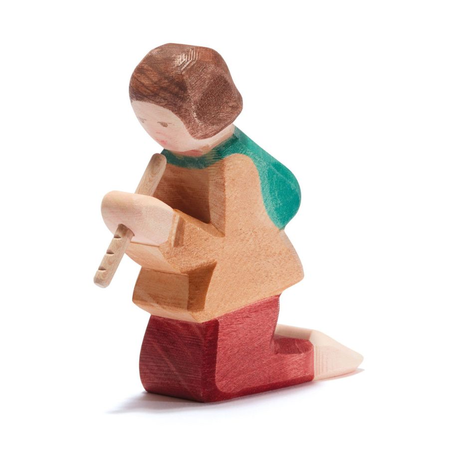 Ostheimer Hirte flötend aus Ahornholz – handgefertigte Krippen- & Weihnachtsfigur, ab 3 Jahre