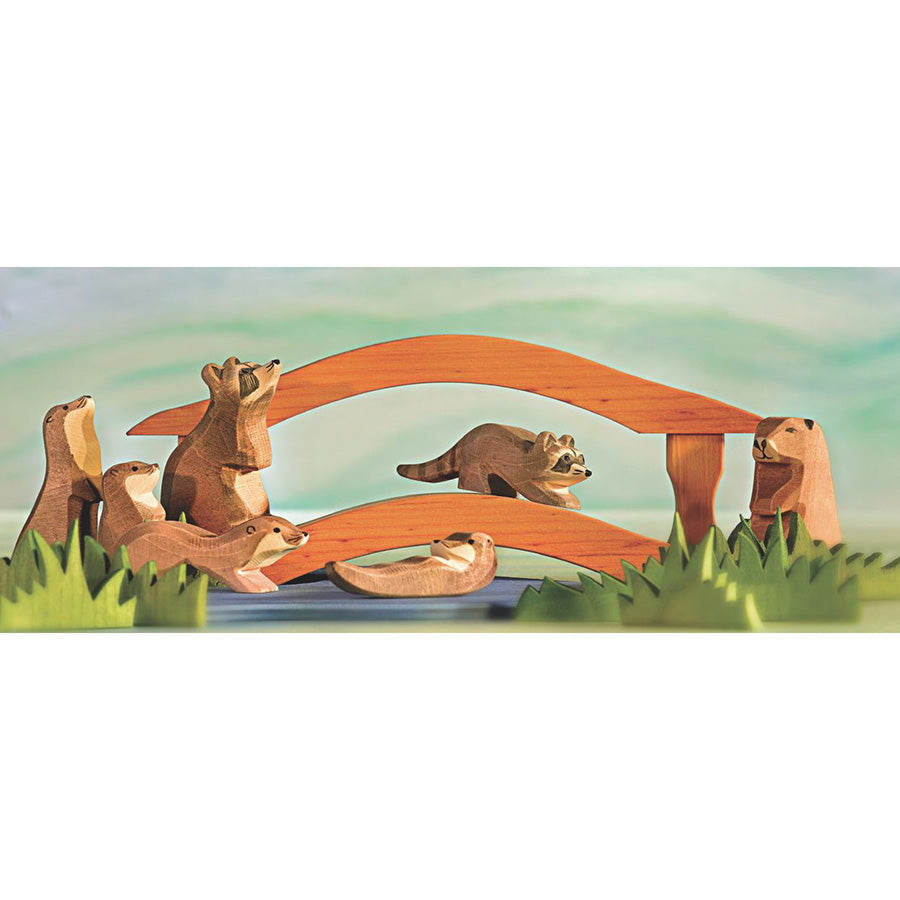 Szene mit Waschbären und Ottern Holzfiguren von Ostheimer