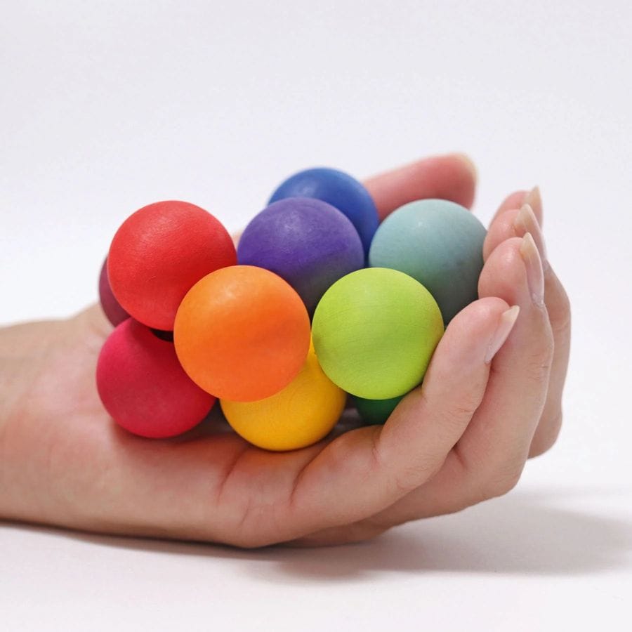 GRIMM'S Greifling Grimm's Regenbogen-Kugelgreifling – Greifspielzeug aus Holz für Babys, 12 bunte Holzkugeln