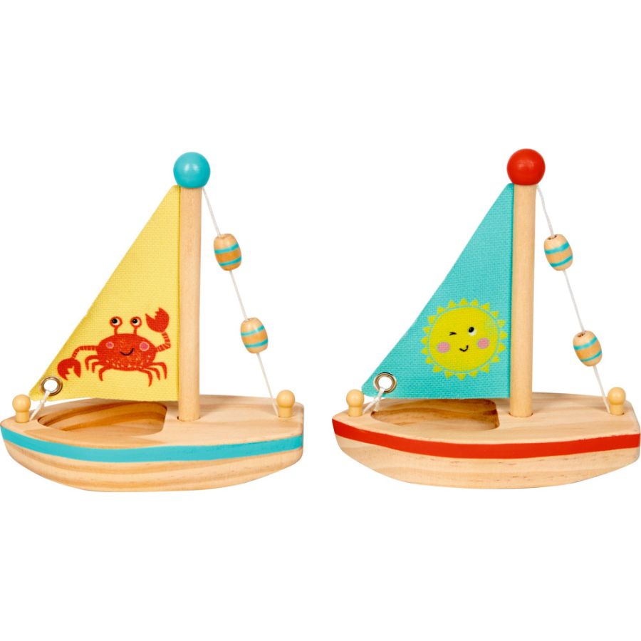 Kleines Segelboot aus Holz