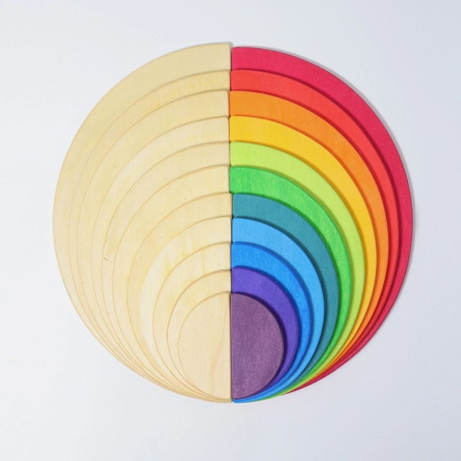 GRIMM'S Bausteine & Bauspielzeug GRIMMS Regenbogen Halbkreise – Extra großes Bodenlegespiel aus Holz (11 Teile)