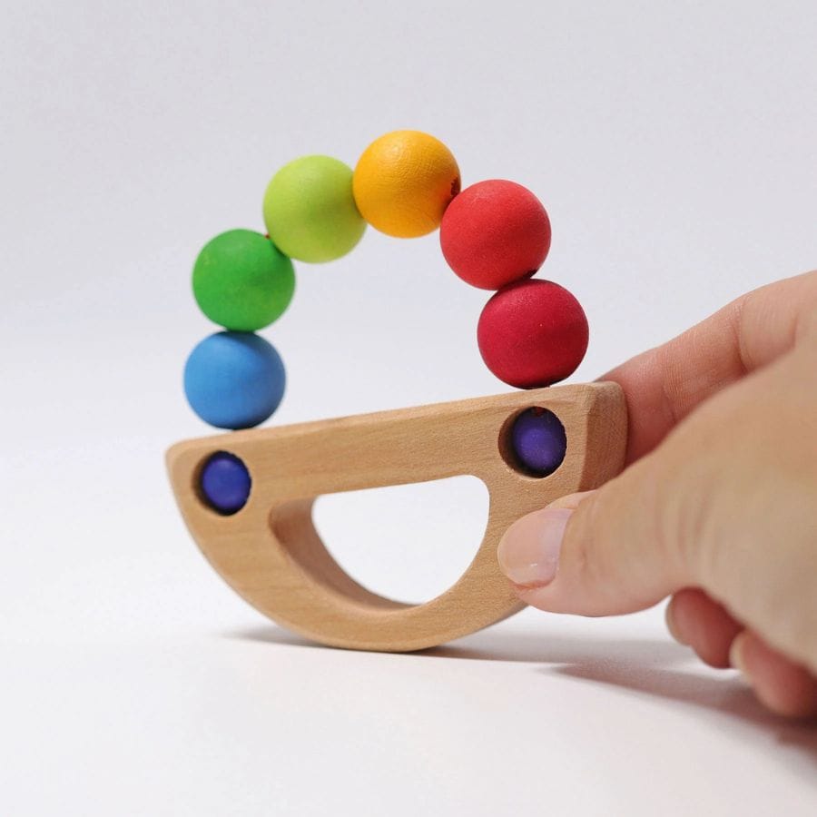 GRIMM'S Greifling GRIMM'S Regenbogen Schiff Greifling – Holz Greifspielzeug mit bunten Perlen